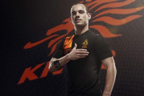 爱游戏官方-西甲豪门交锋：攻守两端的巅峰较量，西甲老牌豪门