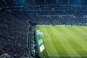 AIYOUXI.COM-曼联在联赛中全取三分，积分追赶领先者